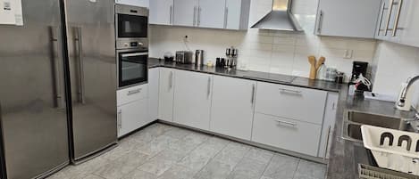 Maison, 4 chambres, accessible aux personnes à mobilité réduite, patio | Intérieur