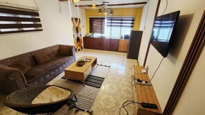 Living area - Quiet 1-BR Private Stay Peaceful Atmosphere (Accra)