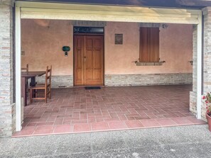 Unclassified image, 5 of 20, button - Dalia Room - Garzolè Farmstay (Castelfranco Emilia)