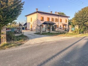 Unclassified image, 3 of 20, button - Dalia Room - Garzolè Farmstay (Castelfranco Emilia)