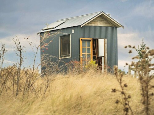 Cosy Tiny House for a Goat Farm Stay near Melbourne