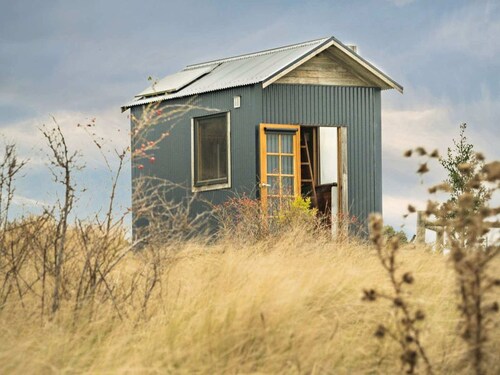 Cosy Tiny House for a Goat Farm Stay near Melbourne