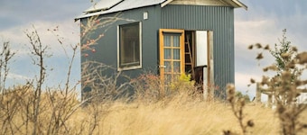 Cosy Tiny House for a Goat Farm Stay near Melbourne