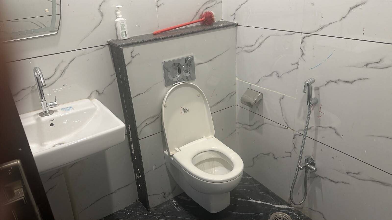 Shower, free toiletries, towels, soap
