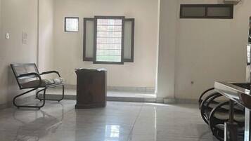Double Room | Lobby