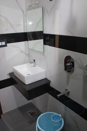 Bathroom - MK TEMPLE INN (Tiruvannamalai)