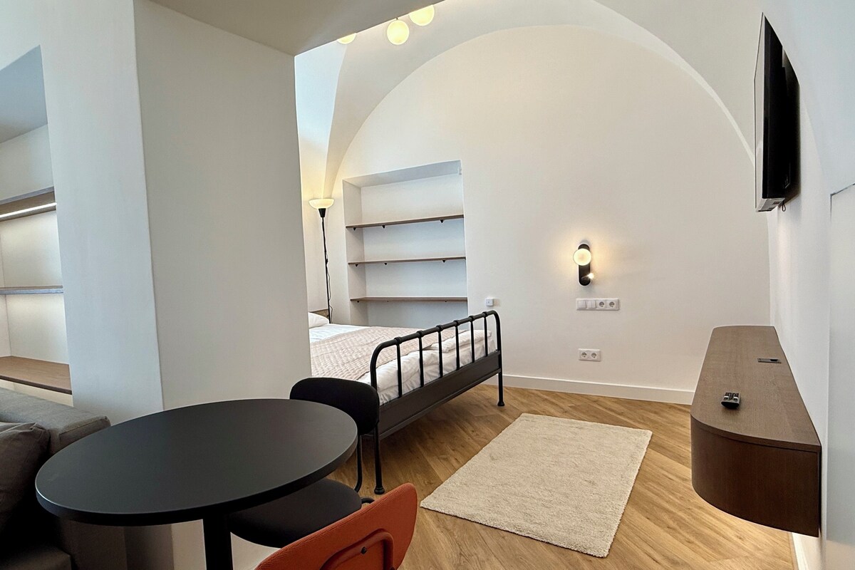 Apartamento, varanda | Ferros/tábuas de passar roupa, Wi-Fi de cortesia