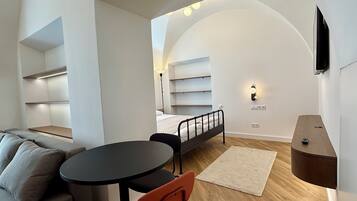 Apartamento, varanda | Ferros/tábuas de passar roupa, Wi-Fi de cortesia