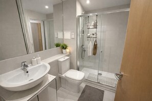 Unclassified image, 3 of 7, button - Vrbo Property (Londres)