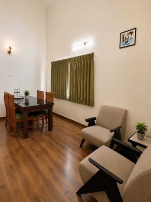 Dining - MIRTH HOTELS & RESORTS (Kanthalloor)