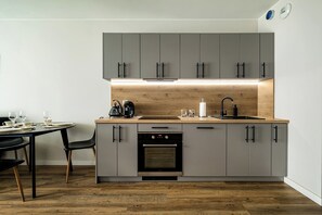 Apartment | Dapur kecil peribadi | Pembancuh kopi/teh, cerek elektrik 