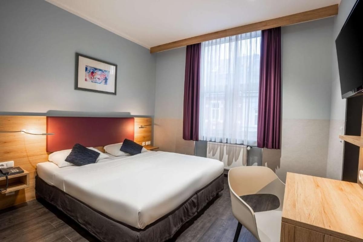 In-room safe, iron/ironing board, free WiFi