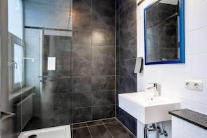 Bathroom - Hotel Ocean Pearl (Frankfurt am Main)