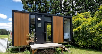 Amazing Tiny House with Fire Pit in Greens Creek, Queensland