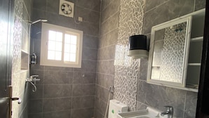Family Apartment | Bathroom - Avenor Apartments J6 – 3-Bedroom Apartment with Living Room, Kitchen & 2 Bathrooms | Al Hamdaniyah (Jeddah)