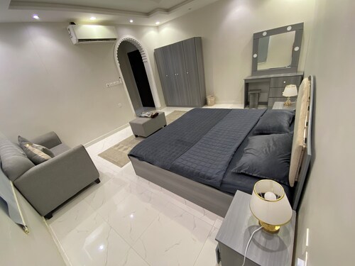 3 Bedroom Apartment Al Hamdaniyah-J6