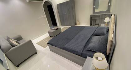 3 Bedroom Apartment Al Hamdaniyah-J6