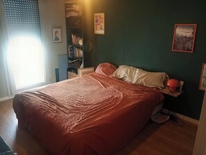 Room - Vrbo Property (La Courneuve)