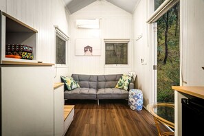 Living area - Picturesque Lakefront Tiny House for Tranquil Glamping in Victoria (Flowerdale)