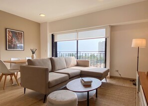 2 bedrooms, high-speed internet - w Airy 2BR w Balcony in Prime Miraflores (Lima)