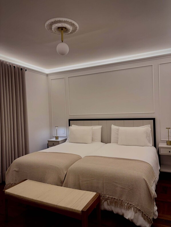 A hotel room with a large bed, a bedside table with a lamp, a bench, and a ceiling light fixture. - w Beautiful Room in a Boutique House With Patio (Lima)