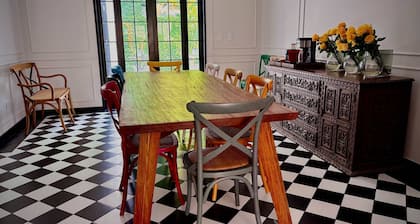 w Elegant Room in Boutique House w Cozy Patio