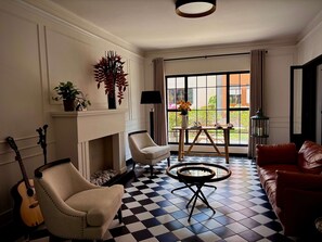 Unclassified image, 3 of 29, button - w Stunning Room in Boutique House w Lush Patio (Lima)