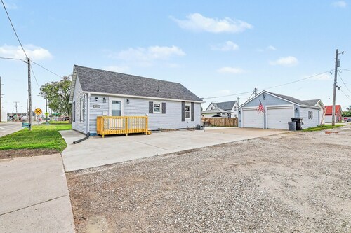 Closest Home Next To Track 4Bed 2Bath Fully Remodeled.