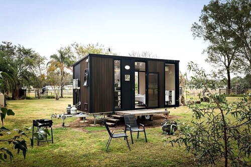 Fantastic Tiny House with Nice Sights in Glen Caim, Queensland