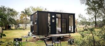 Fantastic Tiny House with Nice Sights in Glen Caim, Queensland