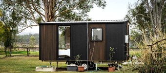 Fantastic Tiny House with Nice Sights in Glen Caim, Queensland