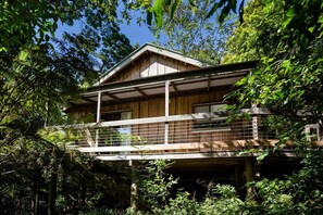 Unclassified image, 3 of 12, button - Spacious Cabin Perfect for a Weekend Getaway near Brisbane, Queensland (Mount Glorious)