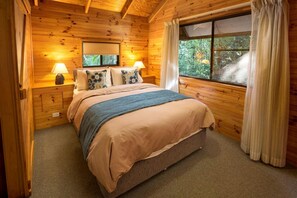 Unclassified image, 4 of 12, button - Spacious Cabin Perfect for a Weekend Getaway near Brisbane, Queensland (Mount Glorious)