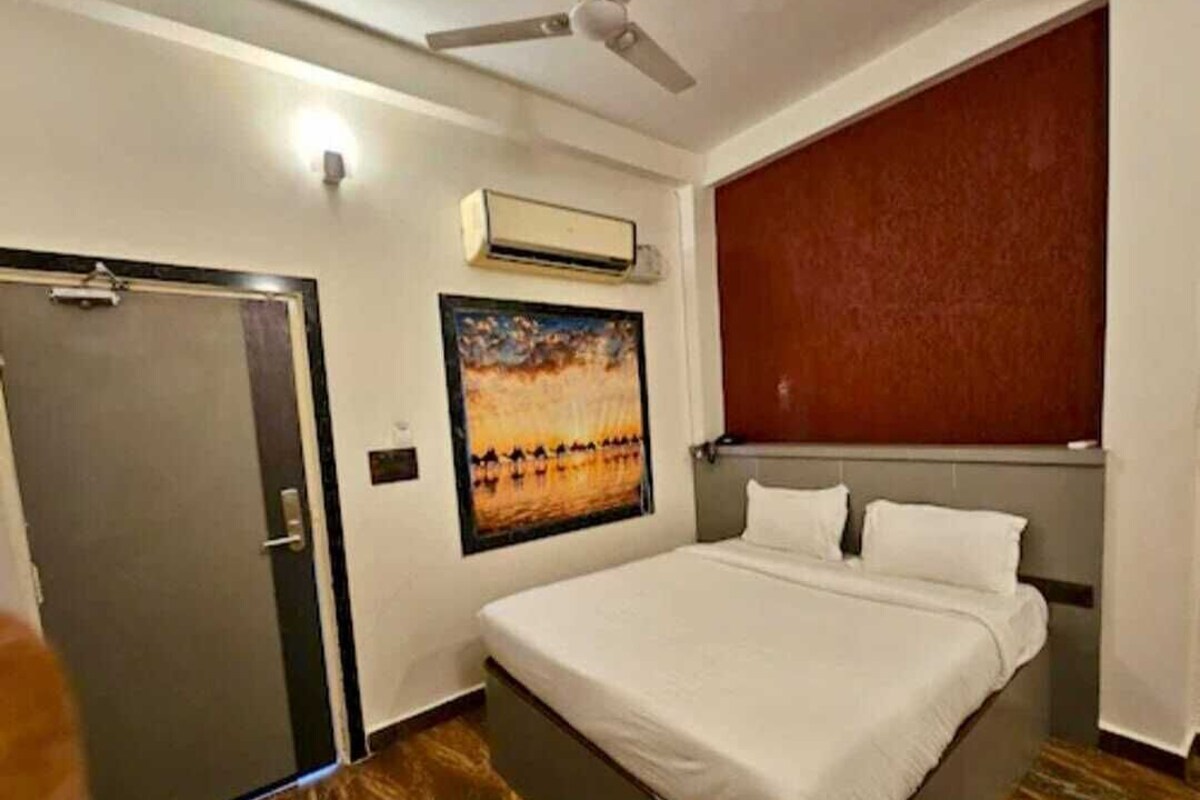 Quarto luxo, vista para o parque | Ferros/tábuas de passar roupa, roupa de cama