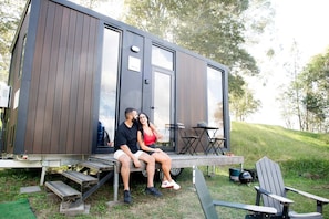 Outdoor dining - Cozy Tiny House, Perfect for a Sydney Escape (The Slopes)