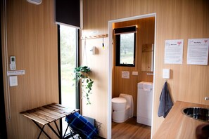 Bathroom - Cozy Tiny House, Perfect for a Sydney Escape (The Slopes)