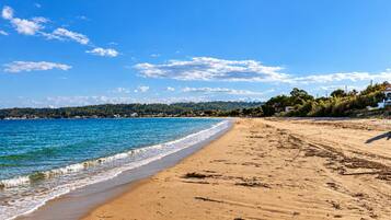 Katakolo Beach (11km)