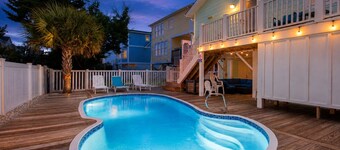 Birdie Dunes: 4BR 2BA, Holden Beach, Walk to Beach, Pool, EV Charger, Sleeps 10