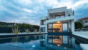 A modern two-story house with a swimming pool in the foreground. - Villa Anamaria Zadarvillas (Zadar)