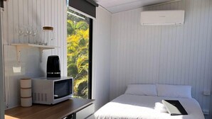 Room - Luminous Tiny House Near the Coast in New South Wales (Booral)