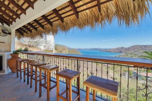 Terrace/patio - Casa Montaña | Resort-like Oceanview Home (Playa Hermosa)