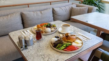 Daily local cuisine breakfast for a fee