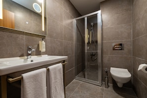 Shower, free toiletries, hair dryer, slippers - Sawa Hotel (Pendik)