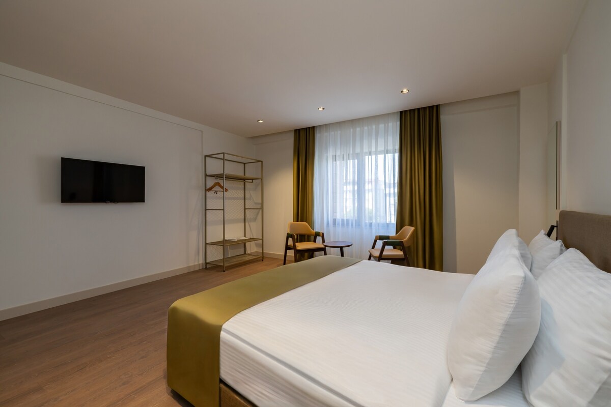 Deluxe Double Room, City View