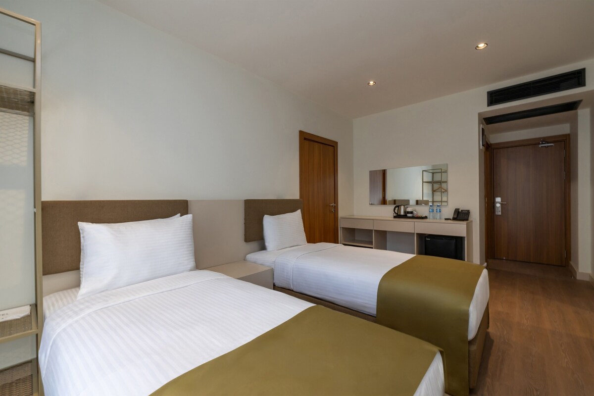Standard Twin Room, City View
