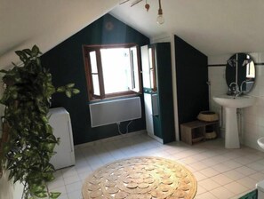 Unclassified image, 5 of 15, button - Vrbo Property (Martigny-le-Comte)