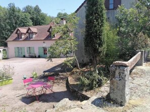 Unclassified image, 2 of 15, button - Vrbo Property (Martigny-le-Comte)