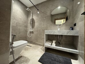 A modern bathroom with a toilet, shower, and vanity. - Villa with Pool, Jacuzzi, Sauna, and Hammam in Marrakech (Marrakech)