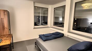 Quarto casal básico, vista para a cidade