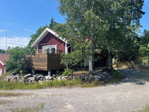 Cosy cabin in a quiet residential area close to nature and beach